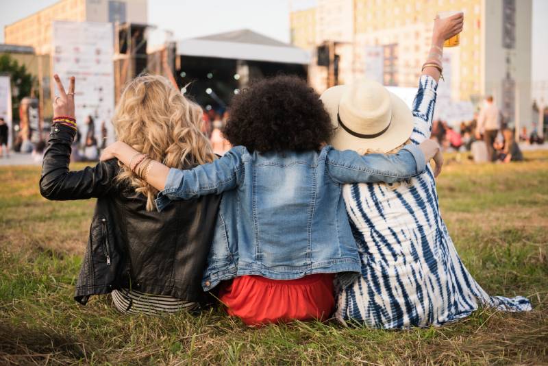 Začíná sezona hudebních fesťáků: Aneb Co s sebou na festival?